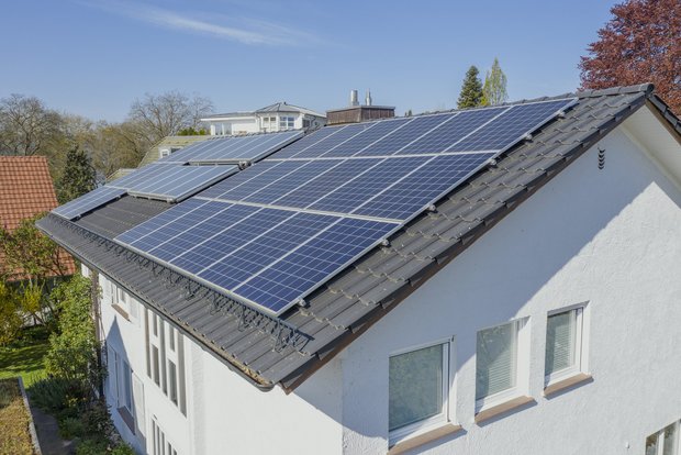 Foto: Wohnhaus in Radolfzell mit Photovoltaikanlage, © Plattform EE BW / Kuhnle & Knödler