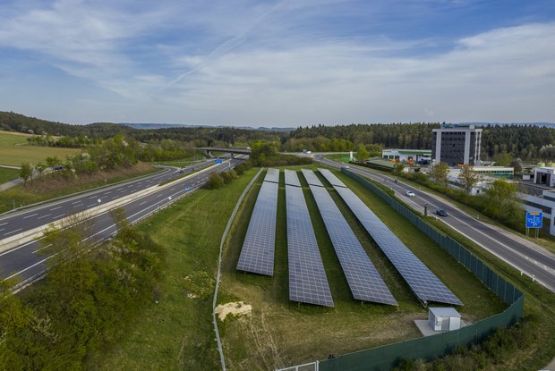 Sympathischer als Atomkraftwerke und nicht strahlend: Solarpark bei Engen in Baden-Württemberg, © Plattform EE BW / Kuhnle & Knödler